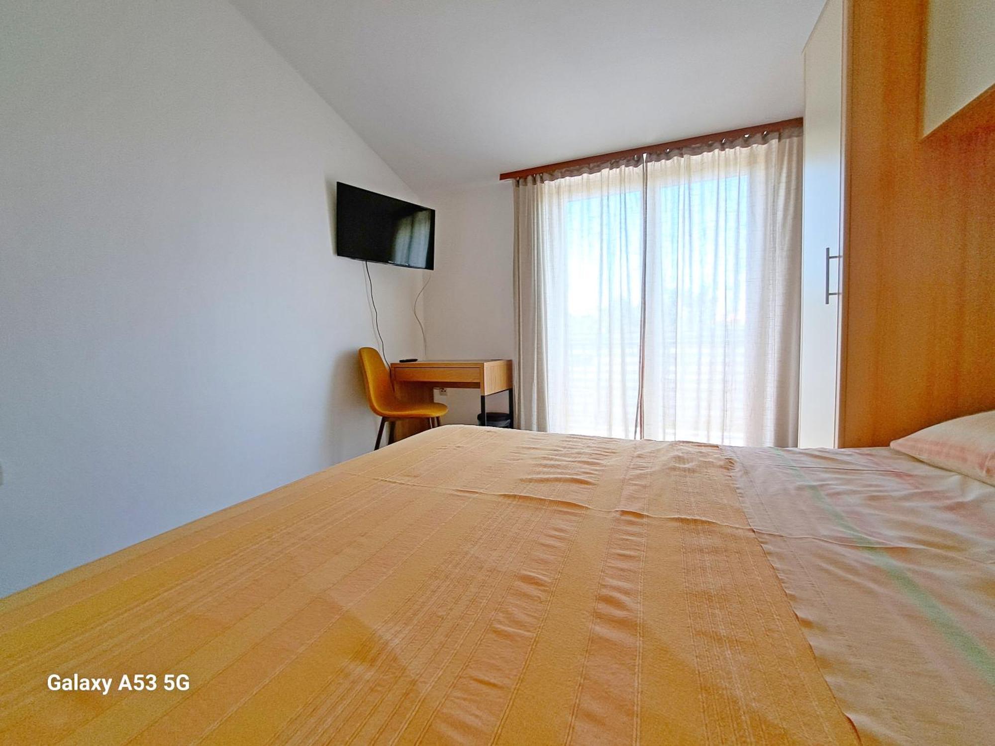 Апартаменты Aparments Orange & Blue Фажана Экстерьер фото